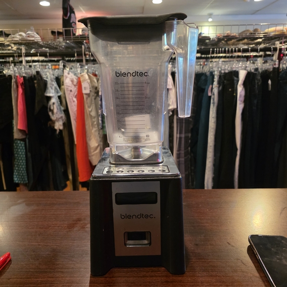 Blendtec Black Blender with Clear Pitcher - Picture 1 of 8